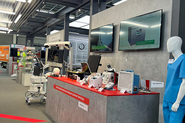 АО «Алмаз» впервые представил ультразвуковой ингалятор на выставке Иннопром-2023.